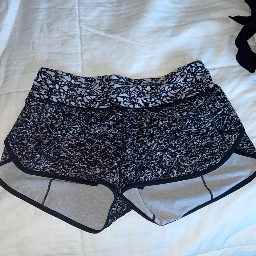 Lululemon 2.5” short